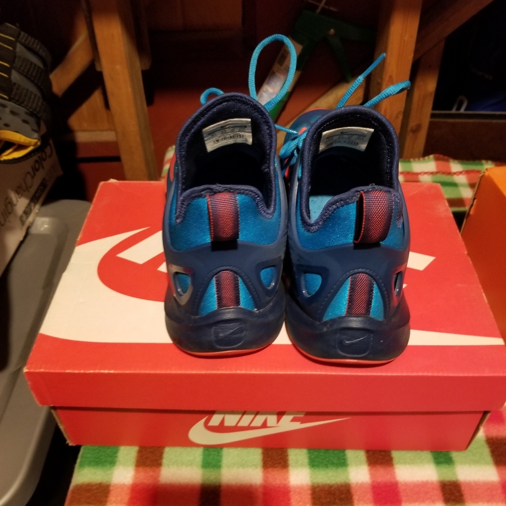 Nike - Picture 3 of 4
